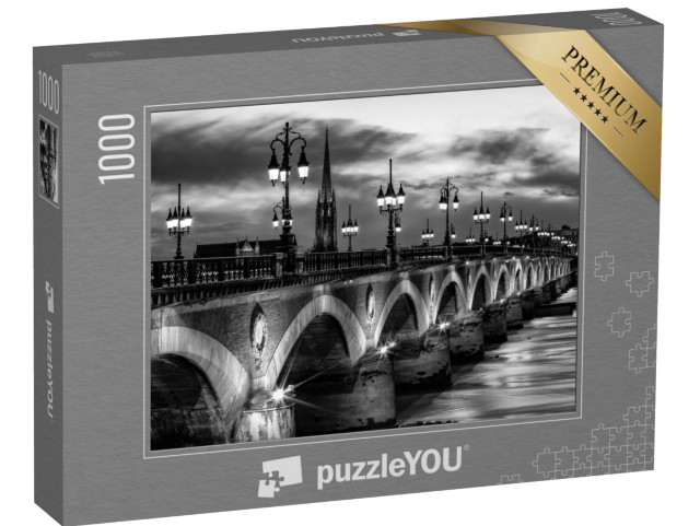 Puzzle de 1000 pièces « Pont de Pierre Pont de pierre sur la Garonne à Bordeaux avec l'église St Michel »