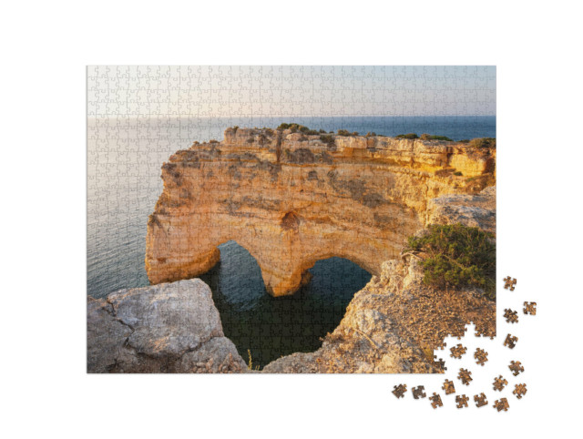Puzzle de 1000 pièces « Falaise en forme de cœur en Algarve, Praia Marinha, Portugal »