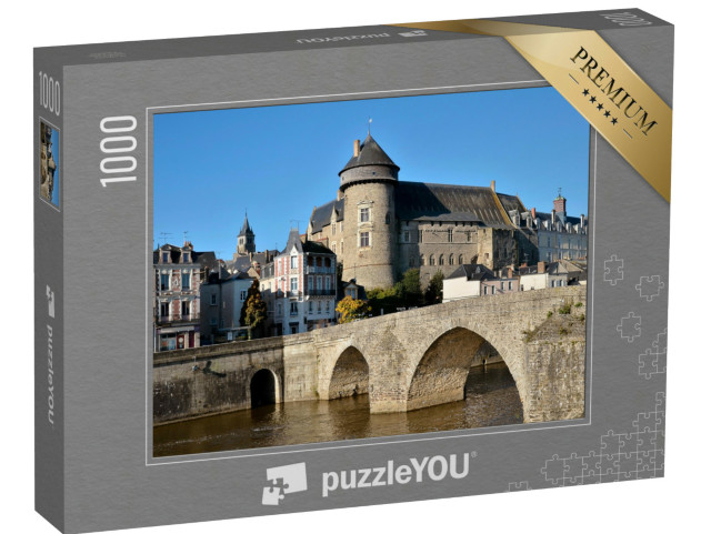 Puzzle de 1000 pièces « La rivière Mayenne avec le château et le vieux pont à Laval dans le département de la Mayenne »