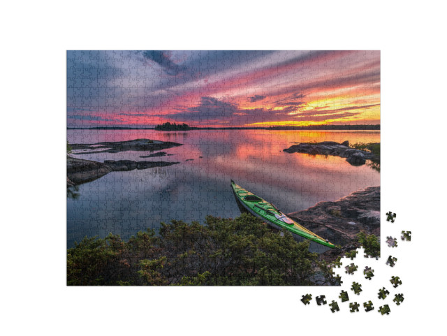 Puzzle de 1000 pièces « Kayak sur les rives du lac Eagle par une soirée tranquille, Ontario, Canada »