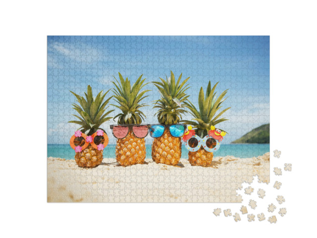 Puzzle de 1000 pièces « Des ananas cools avec des lunettes de soleil à la plage »