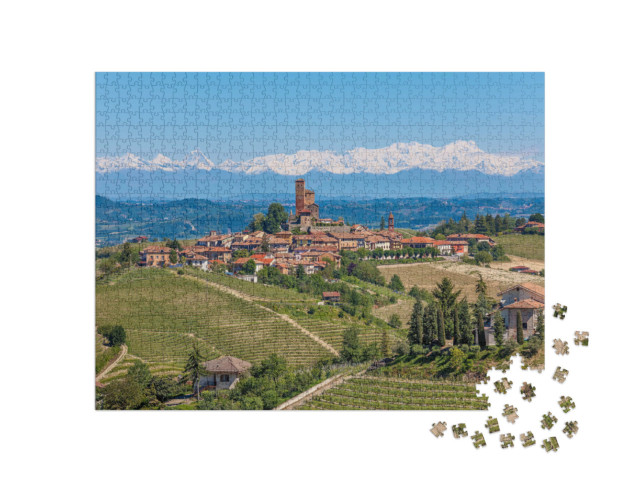 Puzzle de 1000 pièces « Petite ville sur une colline, entourée d'un vignoble verdoyant »