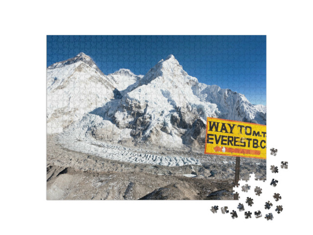 Puzzle de 1000 pièces « Panneau indicateur du camp de base du mont Everest, Népal »