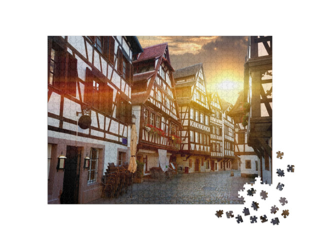 Puzzle de 1000 pièces « Rue avec maisons à colombages historiques dans le quartier de la Petite France à Strasbourg, France »