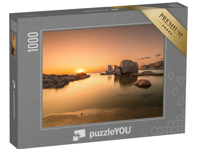 Puzzle de 1000 pièces « Lever de soleil sur une Méditerranée calme, directement sur la plage de l'île de Cavallo en Corse »