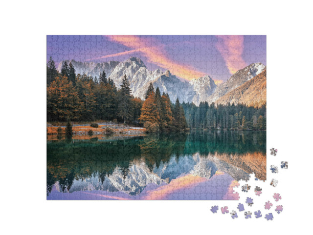Puzzle de 1000 pièces « Lever de soleil en automne au lac de Fusine avant le Mangart »