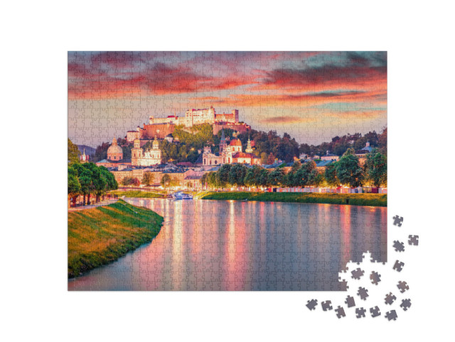 Puzzle de 1000 pièces « Vue estivale de la vieille ville de Salzbourg au coucher du soleil »
