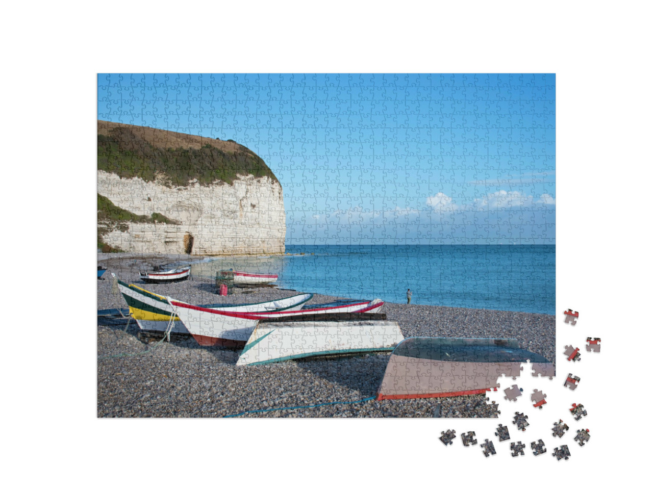 Puzzle de 1000 pièces « Plage d'Yport avec ses bateaux de pêche colorés et la Falaise d'Aval le matin »