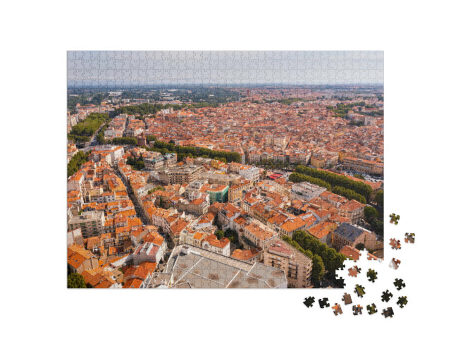 Puzzle de 1000 pièces « Vue aérienne de Perpignan, France. Les toits rouges des immeubles d'habitation sont visibles d'en haut. »