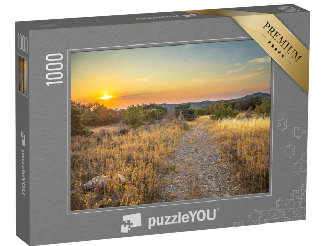 Puzzle de 1000 pièces « Sentier de randonnée au sommet d'une montagne dans le Parc national des Cévennes, sud de la France »