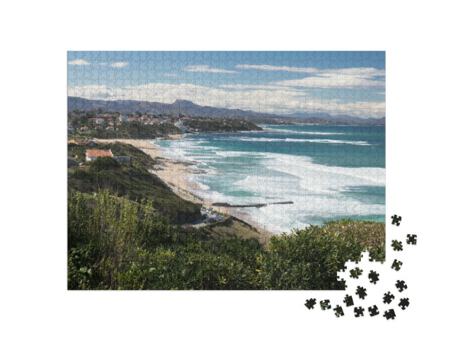 Puzzle de 1000 pièces « côte atlantique pittoresque sous un ciel bleu ensoleillé à bidart, pays basque, france »