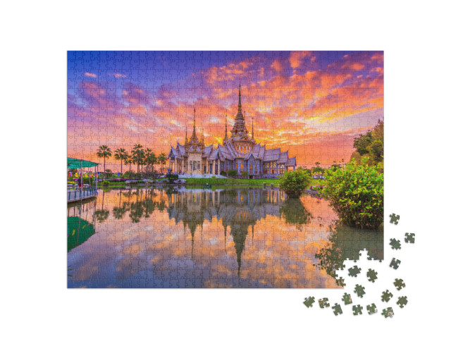 Puzzle de 1000 pièces « Coucher de soleil sur le temple Wat Thai, Thaïlande »