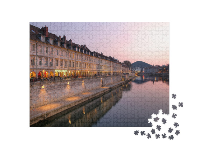 Puzzle de 1000 pièces « Coucher de soleil sur le quai Vauban dans la ville de Besancon »