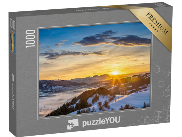 Puzzle de 1000 pièces « Paysage hivernal au coucher du soleil sur la forêt de Bregenz »