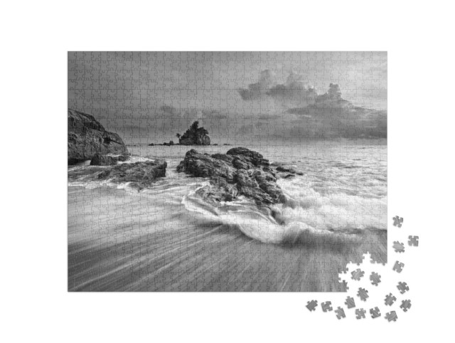 Puzzle de 1000 pièces « Mouvements de la mer sur la plage »
