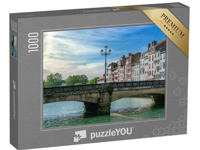 Puzzle de 1000 pièces « Bayonne au Pays basque, façades typiques et pont sur la rivière Nive »