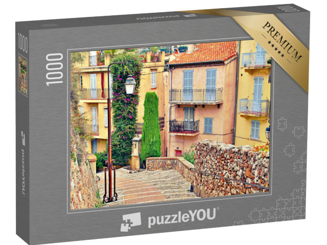 Puzzle de 1000 pièces « Rue avec immeubles et trottoir pavé à Cannes, France »