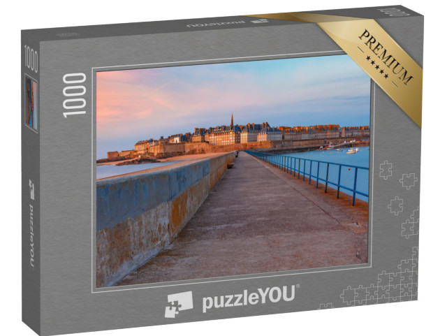 Puzzle de 1000 pièces « La ville fortifiée de Saint-Malo avec la cathédrale Saint-Vincent au coucher du soleil »