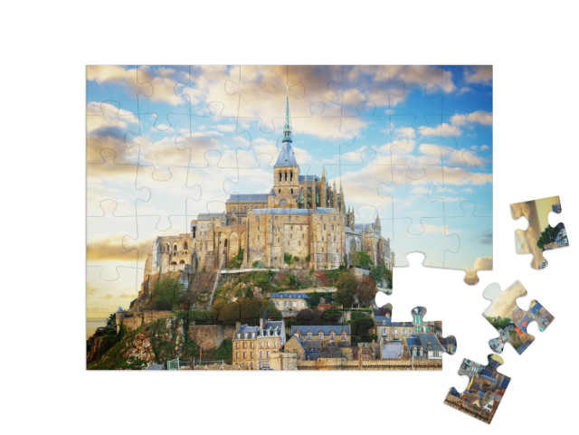Puzzle de 48 pièces « Gros plan sur le Mont Saint Michel au coucher du soleil, France »