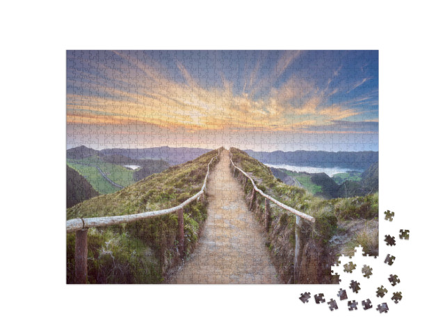Puzzle de 1000 pièces « Sentier de randonnée avec vue sur les lacs Ponta Delgada aux Açores »