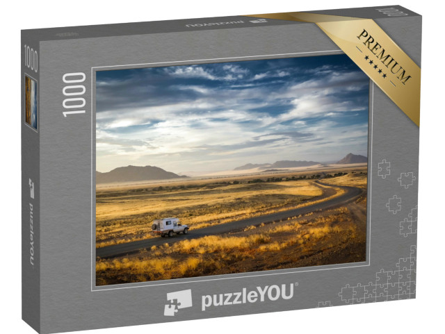 Puzzle de 1000 pièces « Tôt le matin, en route pour les dunes de sable de Sossusvlei et Dead Vlei, Namibie »