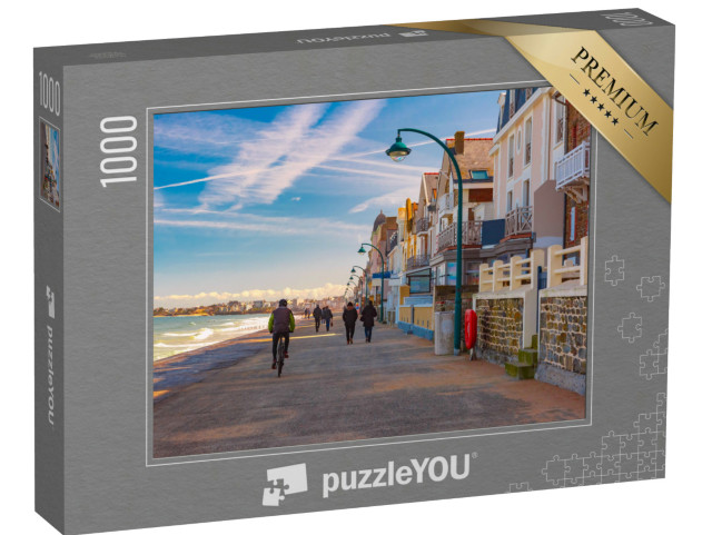 Puzzle de 1000 pièces « Haute digue de pierre à marée basse dans la belle ville portuaire entourée de remparts de Saint-Malo »