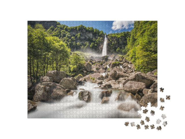 Puzzle de 1000 pièces « Chute d'eau de Foroglio, Alpes suisses »