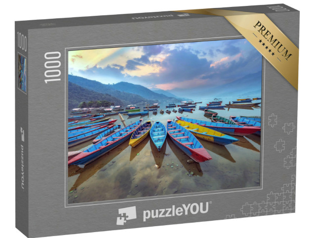 Puzzle de 1000 pièces « Bateaux à rames typiques et colorés sur les rives du lac Phewa, Népal »