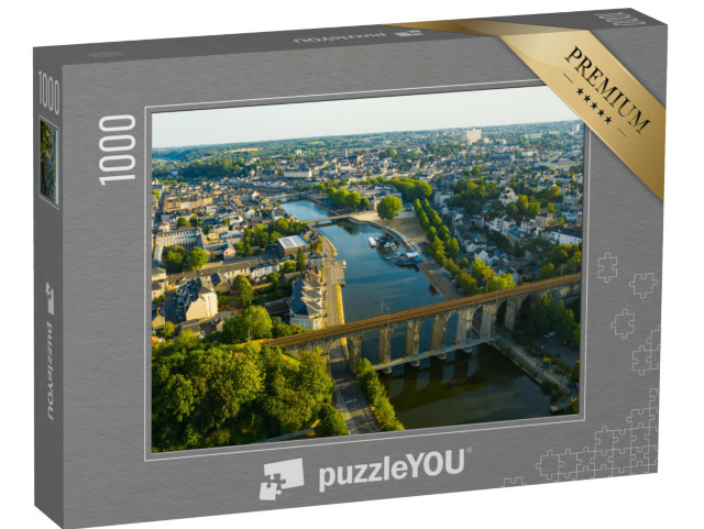 Puzzle de 1000 pièces « Ville de Laval avec vue sur le pont ferroviaire en arc sur la rivière Mayenne »