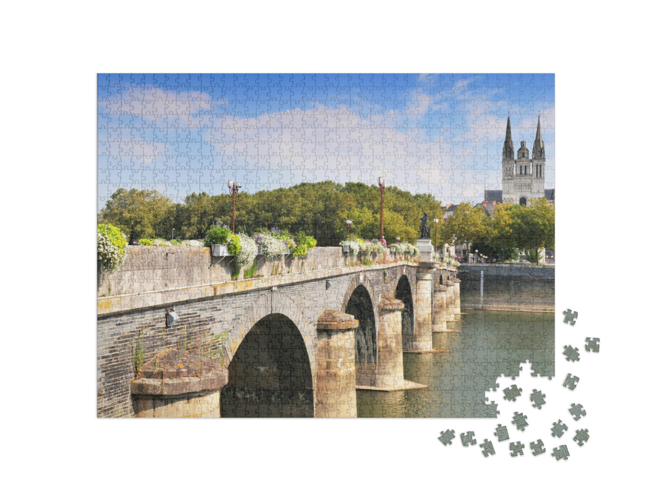 Puzzle de 1000 pièces « Vue d'Angars avec le pont et la cathédrale St. Maurice France. »