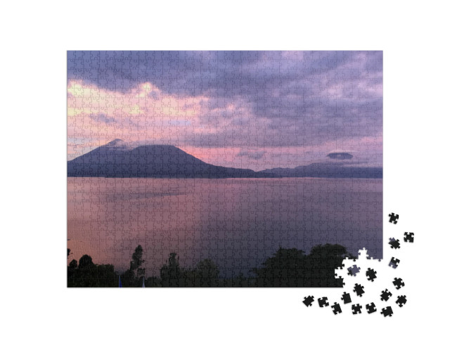 Puzzle de 1000 pièces « Magnifique lac Atitlán au coucher du soleil, Guatemala »