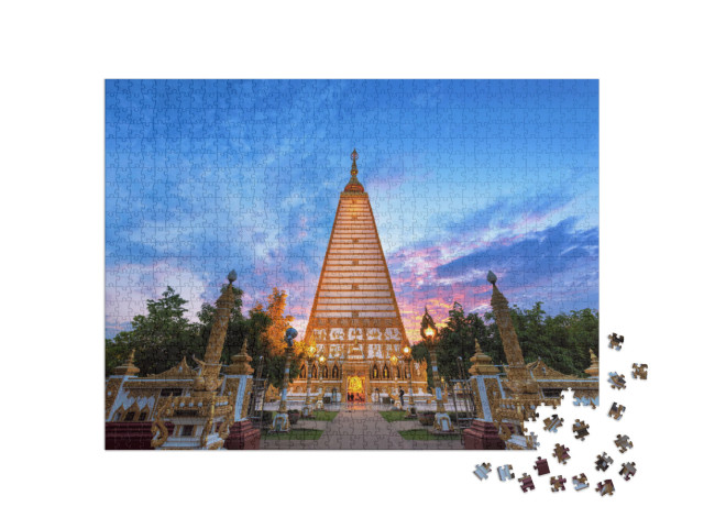 Puzzle de 1000 pièces « Wat Phrathat Nong Bua au crépuscule, Thaïlande »