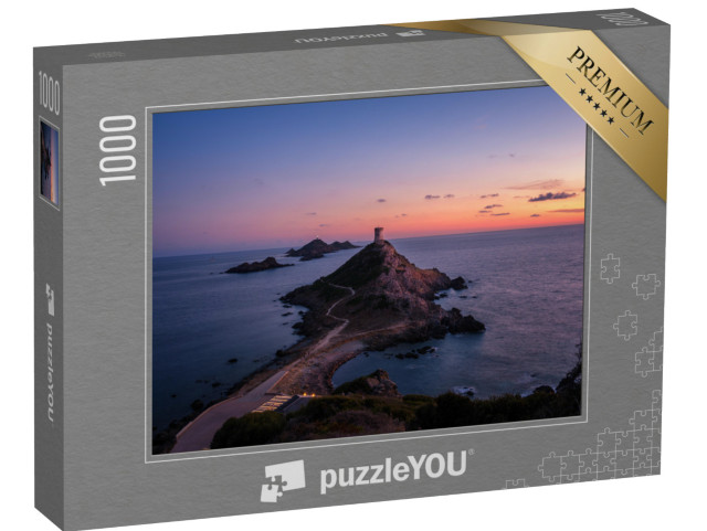 Puzzle de 1000 pièces « Coucher de soleil sur la tour et le phare génois de la Pointe de la Parata en Corse »