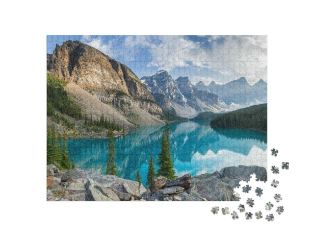 Puzzle de 1000 pièces « Un lac de montagne clair dans la nature sauvage du Canada »