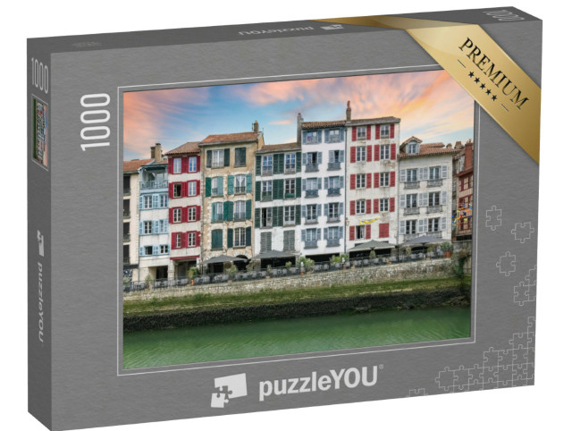 Puzzle de 1000 pièces « Bayonne au Pays basque, façades typiques au bord de la rivière Nive »
