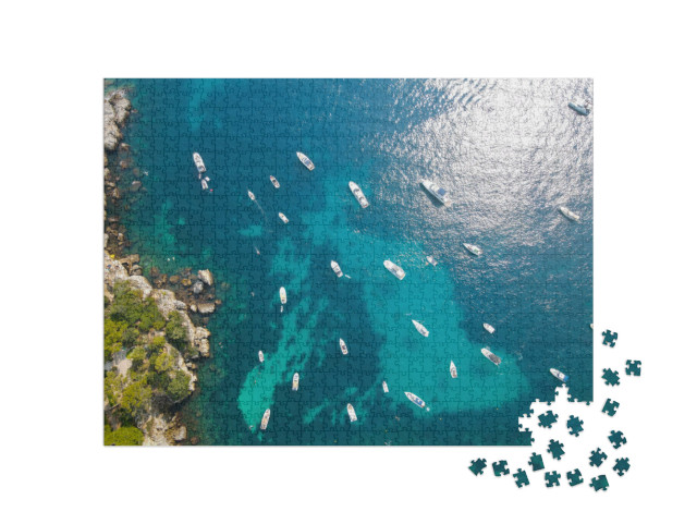 Puzzle de 1000 pièces « Vue aérienne du Cap d'Antibes et de la Baie des Billionnaires. Côte d'Azur. »