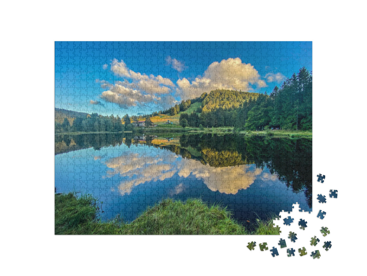 Puzzle de 1000 pièces « Beau reflet de nuages dans l'eau du lac de Lispach dans la Bresse, Vosges »