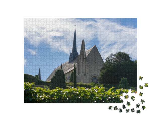Puzzle de 1000 pièces « Église en pierre dans le village de Montreuil Bellay »