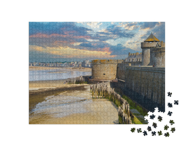 Puzzle de 1000 pièces « Skyline de la côte de la Manche et anciens remparts de la ville de Saint-Malo »