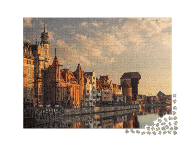 Puzzle de 2000 pièces « Ambiance matinale calme : la vieille ville de Gdansk au lever du soleil »
