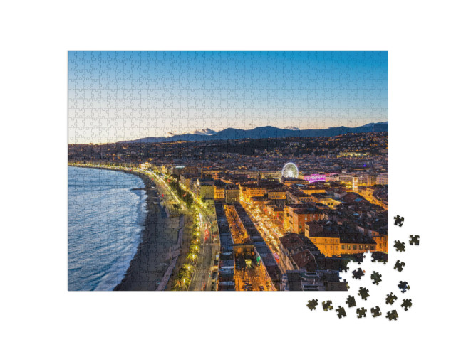 Puzzle de 1000 pièces « Côte méditerranéenne et vieille ville depuis les collines du parc des ruines du château de Nice »