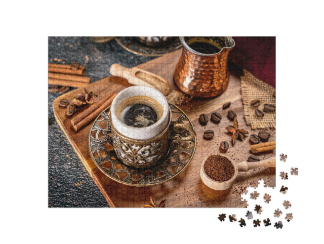 Puzzle de 1000 pièces « Café préparé à la turque avec des épices et des grains de café »