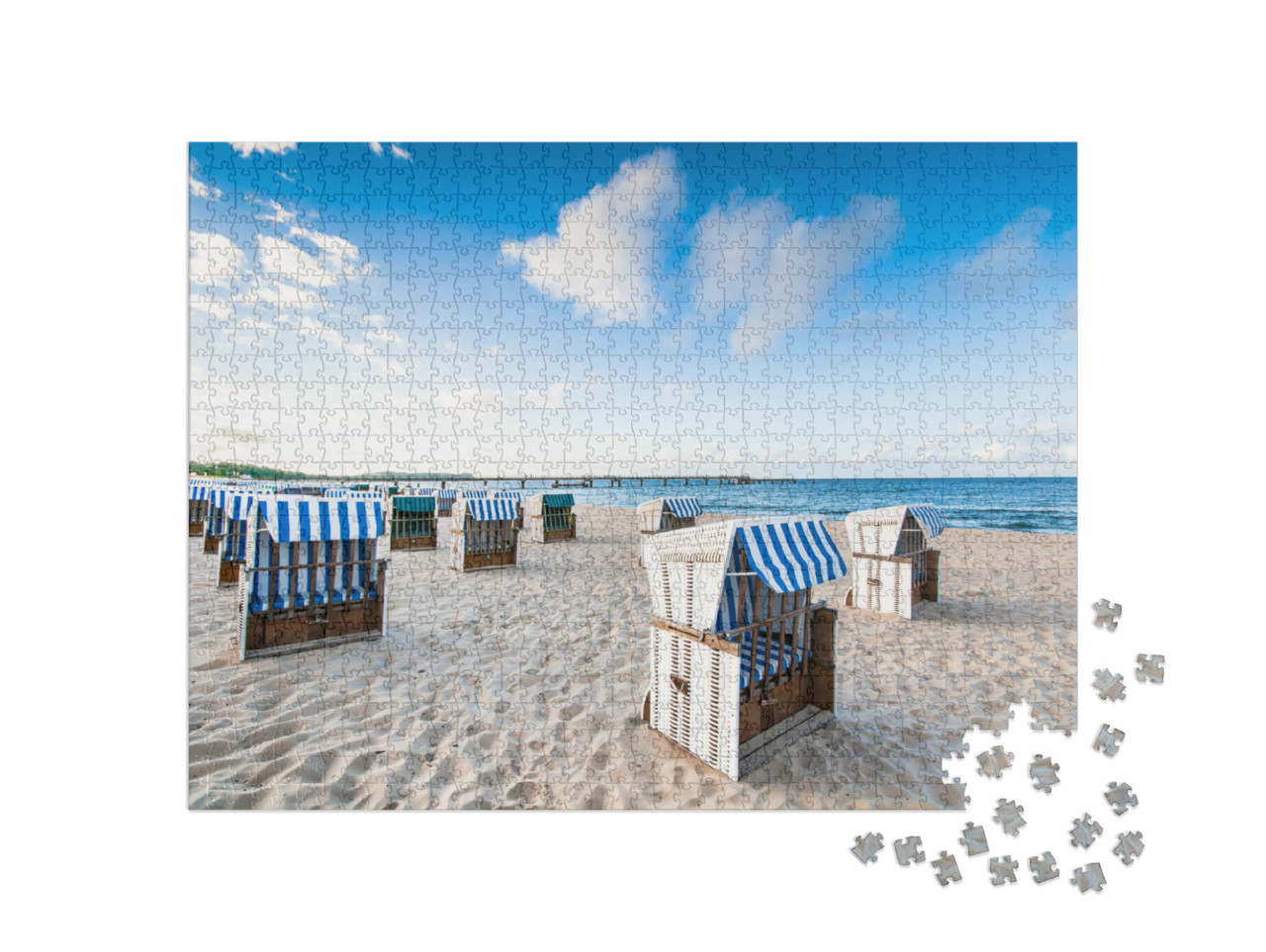 Puzzle de 1000 pièces « Chaises de plage sur la plage de sable vide de la mer Baltique »