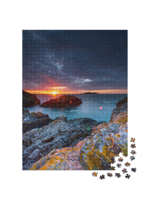 Puzzle de 1000 pièces « L'île pittoresque d'Ireland's Eye au coucher du soleil au large de l'Irlande »